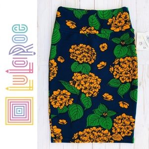 NWT LuLaRoe Cassie Skirt Floral Hydrangea Pattern